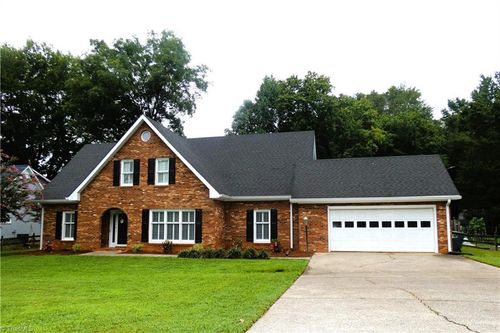 217 Mctavish Ln, Winston Salem, NC, 27103-5990 | Card Image