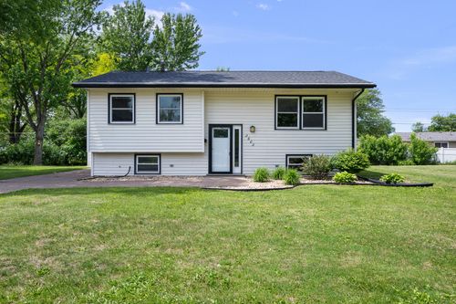 2602 Greenway Dr, Bettendorf, IA, 52722-3019 | Card Image