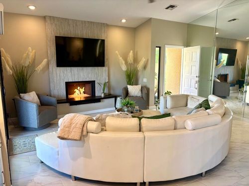 33 Mission Ct, Rancho Mirage, CA, 92270-1327 | Card Image