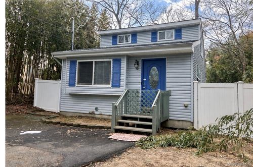 10 Rutland Road, Brookhaven, NY, 11950 | Card Image