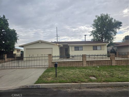 25437 Edgemont Dr, San Bernardino, CA, 92404-2813 | Card Image