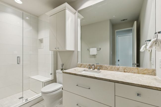 En-Suite Bath Upstairs | Image 25