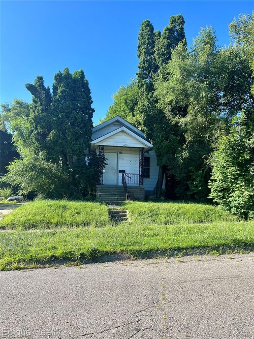 2429 Brown St, Flint, MI, 48503-3332 | Card Image