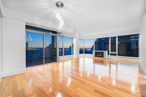 220x-677 Howe Street, Vancouver, BC, V6C2T4 | Card Image