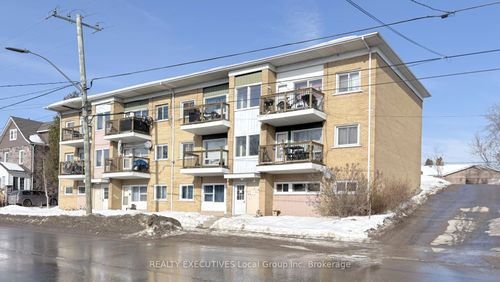448 Mcintyre Street E, North Bay, ON, P1B1E2 | Card Image