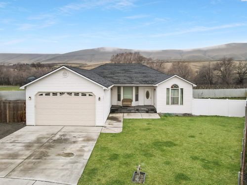 501 Paver Ct, Benton City, WA, 99320-7845 | Card Image