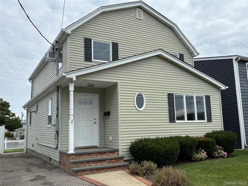 65 Jefferson Pl, Massapequa, NY, 11758-7843 | Card Image