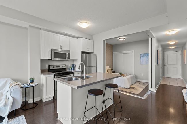 230 - 35 Southshore Cres, Condo with 1 bedrooms, 1 bathrooms and 1 parking in Stoney Creek ON | Image 4