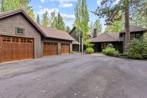 61709 Tam Mcarthur Loop, Bend, OR, 97702-1090 | Card Image