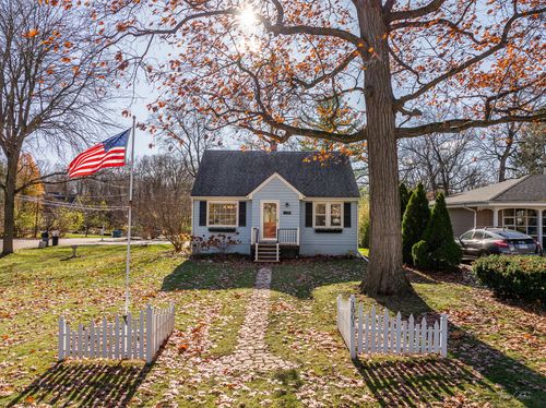 1901 Curtiss St, Downers Grove, IL, 60515-4325 | Card Image