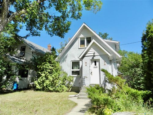 1121 6th Ave Nw, Moose Jaw, SK, S6H4A7 | Card Image