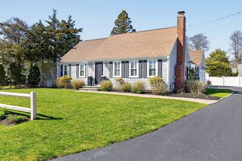 110 Mariners Ln, Falmouth, MA, 02540 | Card Image