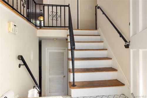 5 Catalpa Ct, Bardonia, NY, 10954-2129 | Card Image