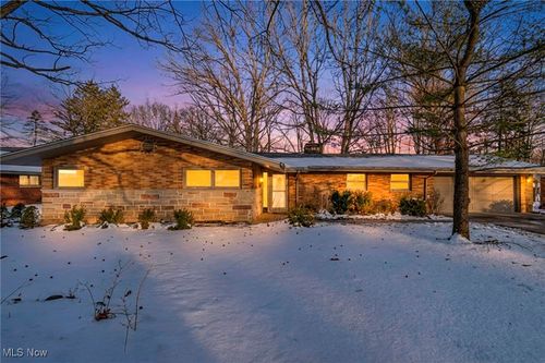 7676 Winding Way, Brecksville, OH, 44141-1928 | Card Image