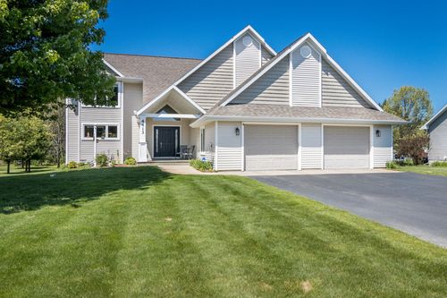 4413 Long Wood Dr, Traverse City, MI, 49685-8803 | Card Image