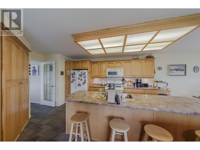 8562 Skyline Dr, House other with 5 bedrooms, 3 bathrooms and null parking in 70 Mile House BC | Image 16