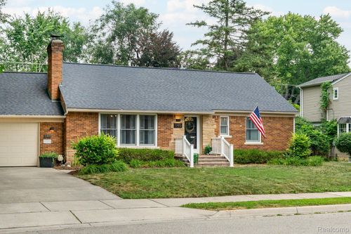 145 Maywood Ave, Rochester, MI, 48307-1539 | Card Image