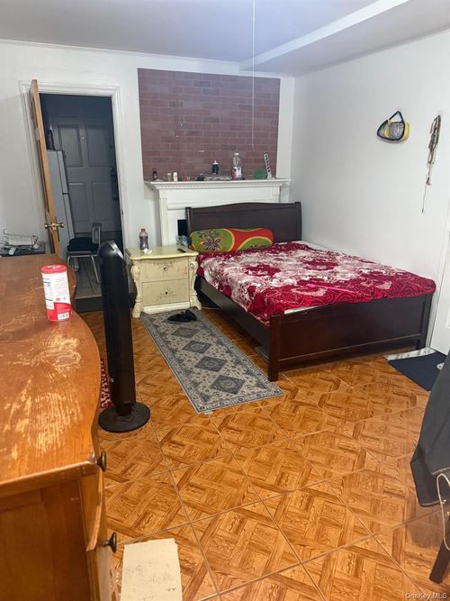 1286 E 229th St, Bronx, NY, 10466-5851 | Card Image