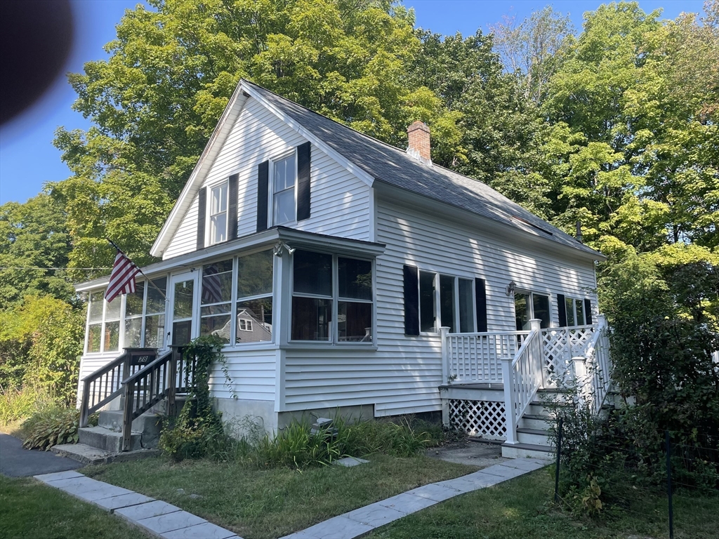 Piper St, Leominster, MA 01453