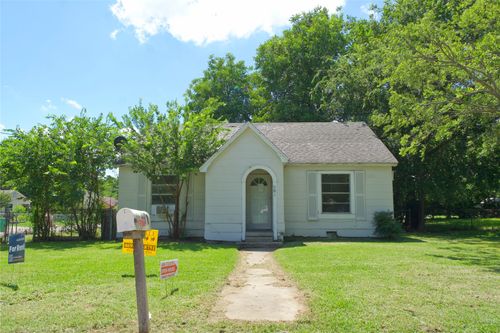 901 N Howeth St, Gainesville, TX, 76240-3626 | Card Image