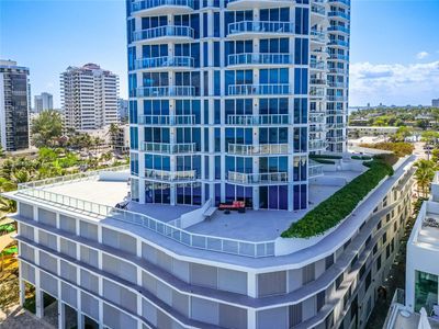 708 - 6515 Collins Ave, Condo with 2 bedrooms, 2 bathrooms and null parking in Miami Beach FL | Image 1