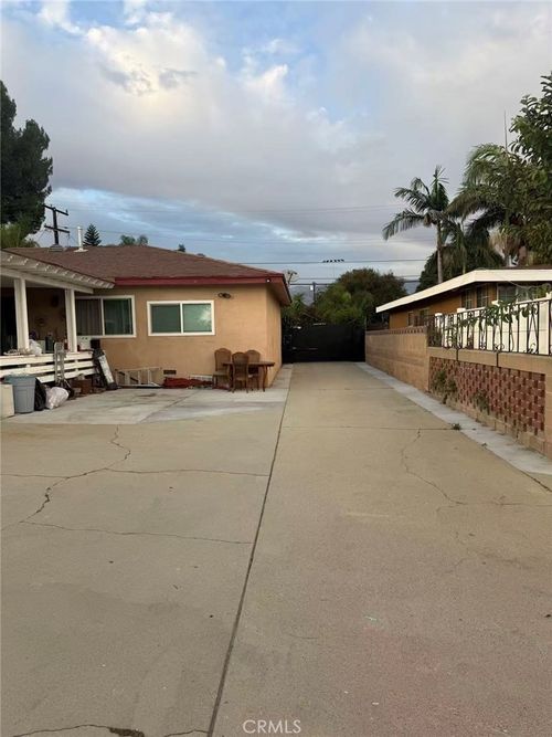 219 W Elm St, Ontario, CA, 91762 | Card Image