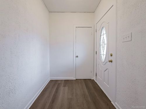 23560 Stewart Ave, Warren, MI, 48089-2258 | Card Image