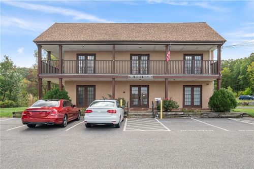 2 Douglas Pike, Smithfield, RI, 02917-4201 | Card Image