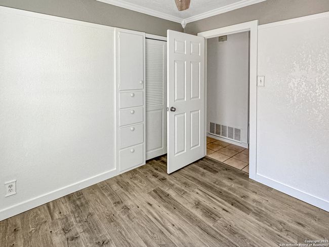 5102 Crown Ln, House other with 3 bedrooms, 2 bathrooms and null parking in Kirby TX | Image 22