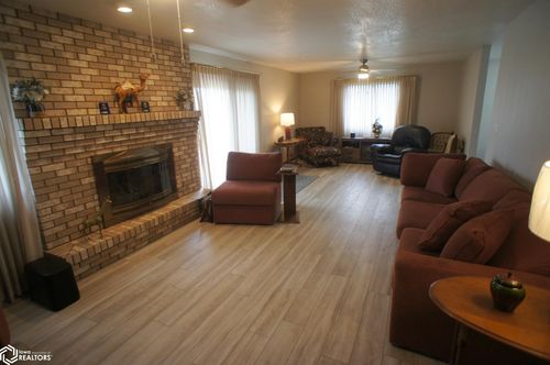 902 Fair Meadow Dr, Webster City, IA, 50595-3050 | Card Image