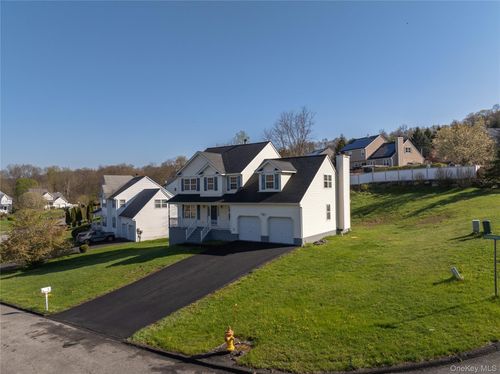 2 Shadowbrook Ln, Newburgh, NY, 12550-7714 | Card Image