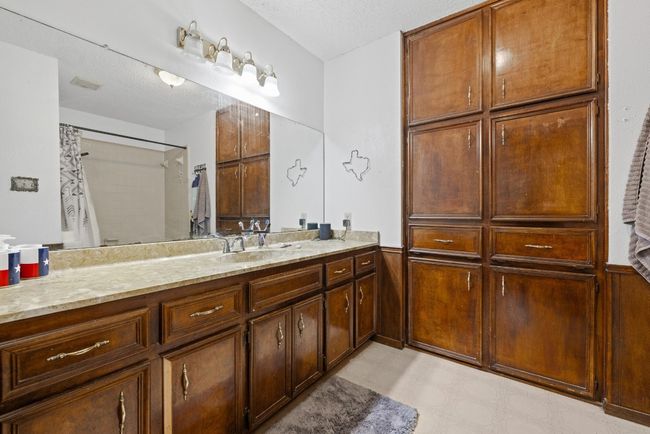 1303 Creekview Dr, House other with 4 bedrooms, 3 bathrooms and null parking in Round Rock TX | Image 22