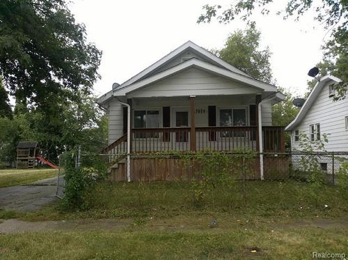 2054 E Parkwood Ave, Burton, MI, 48529-1764 | Card Image