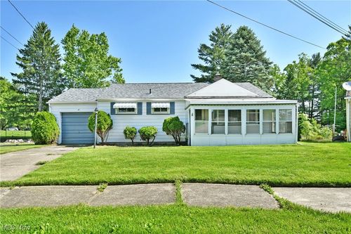 587 Mona Ln, Youngstown, OH, 44509-2222 | Card Image