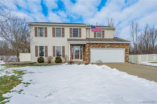 2517 Danielle Dr, Niagara Falls, NY, 14304-4626 | Card Image