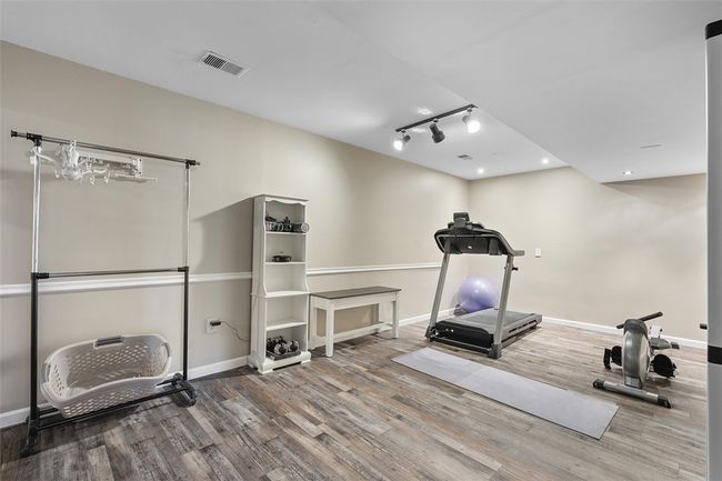 401 Olde Ingomar Ct, Townhouse with 3 bedrooms, 3 bathrooms and 2 parking in McCandless PA | Image 4