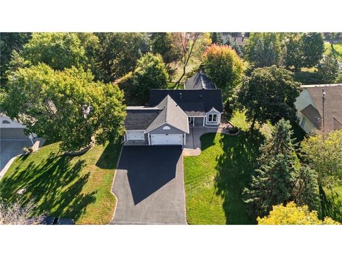2711 Kempston Dr, Woodbury, MN, 55125-3588 | Card Image