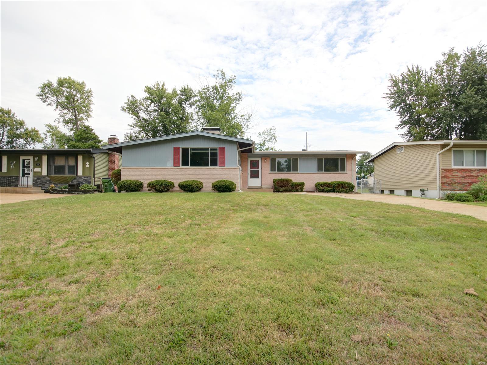 Cavan Dr, Saint Ann, MO 63074