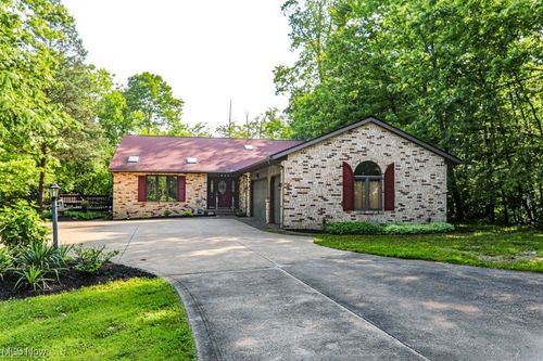 457 E Pioneer Trl, Aurora, OH, 44202-7925 | Card Image