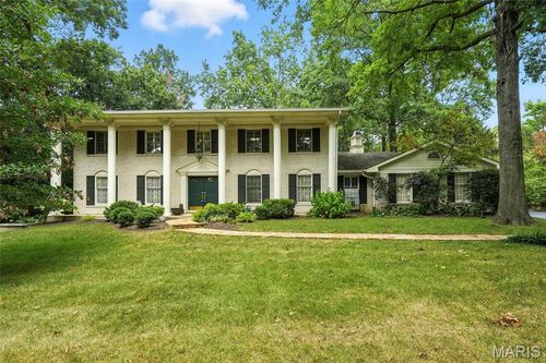 10437 White Bridge Ln, Creve Coeur, MO, 63141-8415 | Card Image