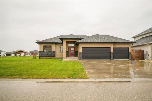 24 Orchard Hill Dr, Mitchell, MB, R5G2K7 | Card Image