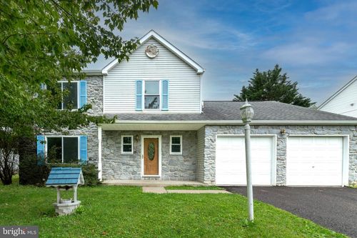 616 Jennifer Ln, Gilbertsville, PA, 19525-8501 | Card Image