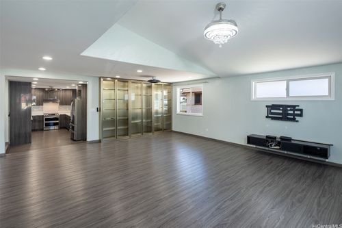 upstairs-925 Pilialo St, Honolulu, HI, 96816-4624 | Card Image
