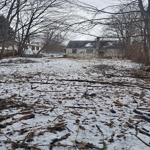 11 Centre Street, Scarborough, ON, M1J3B4 | Card Image