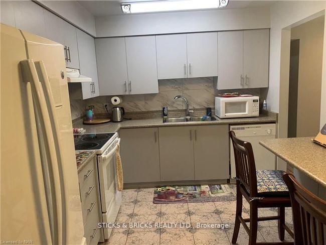 202 - 5222 Portage Rd, Condo with 2 bedrooms, 1 bathrooms and 1 parking in Niagara Falls ON | Image 5