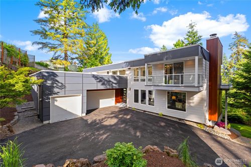 18510 Ne 15th Pl, Bellevue, WA, 98008-3327 | Card Image