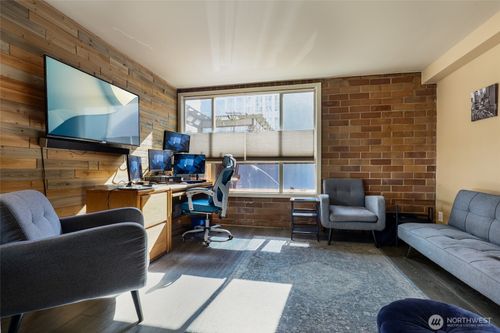 102-905 Cherry St, Seattle, WA, 98104-2002 | Card Image