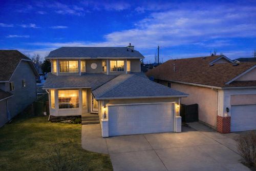 902 Applewood Dr Se, Calgary, AB, T2A7P2 | Card Image