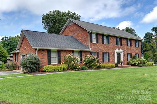 507 Fenwick Ct, Hendersonville, NC, 28739-6833 | Card Image