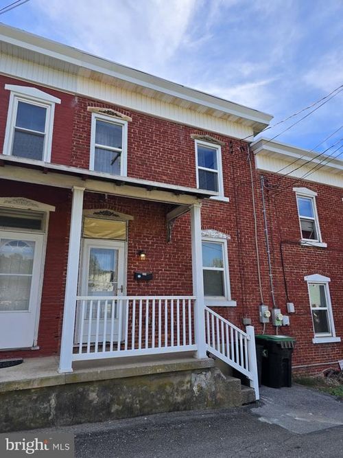 231 N Walborn Ave, ORWIGSBURG, PA, 17961-1825 | Card Image